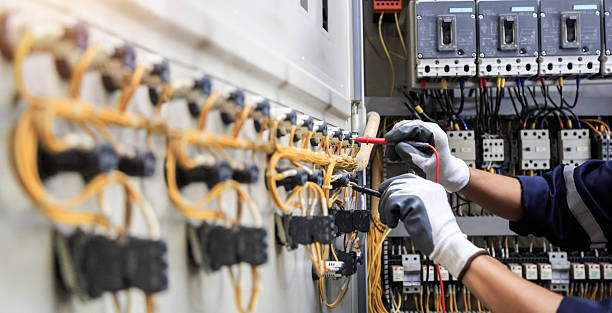 Professional Electrician technician working in Midtown, TN